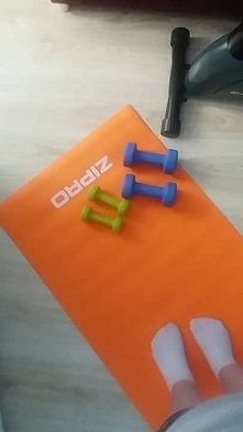 Walczę cały czas mimo że jest ciężko nie poddaje się dopóki nie osiągnę swojego celu mimo że jeszcze tyle przede mną. Bo możemy spełniać nasze marzenia każdego dnia,małymi krocz...