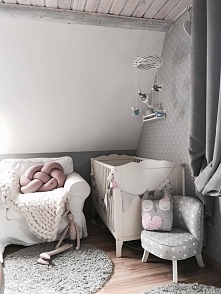 Poduszka supeł - pudrowy róż, w pokoju pewnej księżniczki :)