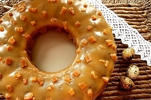 Babka bananowa z krówkową polewą. Link z przepisem w komentarzu.