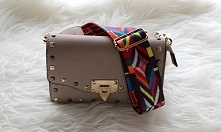 Już jest!!!  NASZ BESTSELLER 
Włoska listonoszka z kolorowym paskiem i dżetami
Wymiary 22x15cm
Cena 69,-
Zapraszam na zakupy do Hana Fashion:) (komentarz lub priv)