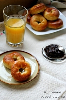 Delikatne i puszyste pączki pieczone