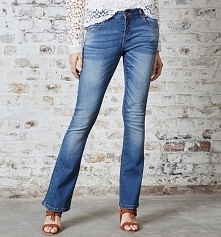 Jeśli szukacie porządnych jasnsów w dobrej cenie, to sprawdźcie przecenione modele tej marki! Model w stylu boho ze zdjęcia kosztuje 59,90 zł. Szczegóły na wisebears.pl