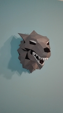 moj geometryczny wilk z papieru, dolaczyl do jelenia :)