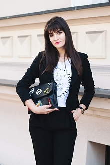 Piękna torebka z naszywkami od MANZANA