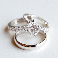 Portal Weselnapolska.
Biżuteria ślubna, inspiracje i pomysły.