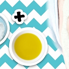 Domowa mikrodermabrazja zakłada stworzenie prostego kremu, który przygotujesz używając 2 składników, które na pewno masz w kuchni.
Chodzi o oliwę z oliwek i sodę oczyszczoną.
Ol...