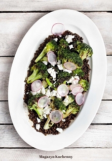 SAŁATKA Z GRILLOWANYCH BROKUŁÓW I SOCZEWICY, PRZEPIS PO KLKNIĘCIU W ZDJĘCIE.