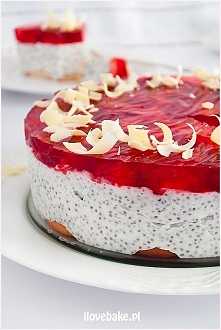 Deser z chia, owocami i gal...