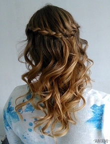 Delikatne upięcie :)

Na FB: Shunihime - fryzury i upięcia