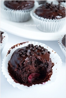 Muffinki czekoladowe z wiśniami