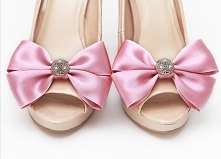 Zastanawiasz się, jak odmienić swoje szpilki ślubne? Klipsy do butów rozwiążą Twój dylemat! :)

Klipsy do butów dostępne są w sklepie internetowym Madame Allure.