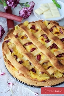 Tarta budyniowa z rabarbarem