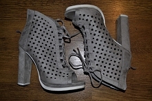 Sprzedam nowe buty marki seastar! Rozmiar 37, ale pasuje też na 38! 

Cena 100 zł + 13 zł wysyłki w oryginalnym pudełku!