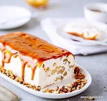 Semifreddo z orzechami i karmelem

Delikatne semifreddo pochodzi z Włoch i przypomina lody. Połączone z pysznym sosem karmelowym jest idealnym deserem na ciepłe, letnie dni.
– A...