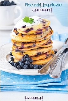 Placuszki jogurtowe z jagodami (owocami)