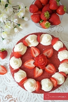 Truskawkowy sernik na zimno