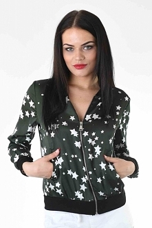 Bez bomberki ani rusz! Ta kurtka to absolutny obowiązek sezonu wiosna/lato 2017! 
Cienka, zapinana na suwak, wygodna i przede wszystkim - modna. Pasuje do sportowych stylizacji,...