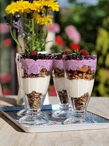 Leśny sernik w pucharkach