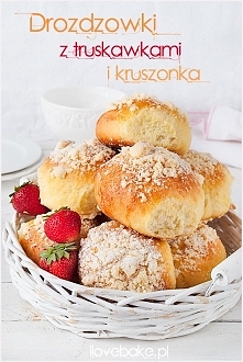 Bułeczki drożdżowe z owocami