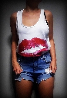 LOOSE TANK TOP 
Luźna bokserka z oryginalnym nadrukiem.
GOAT CLOTHES