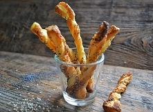 Słone paluszki z sezamem i makiem