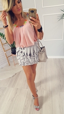 Bluzeczka i spódnica dostępne zapraszam :)