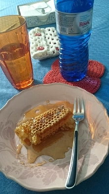 Magia śniadania. Dostałam od samej królowej pszczół. Samo zdrowie na dzień dobry.