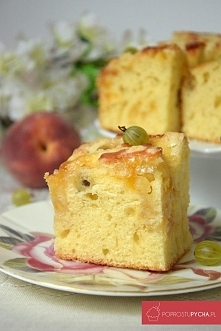 Ciasto maślankowe z agrestem i morelami