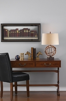 Lampa stołowa SPENCER - dostępna w =mlamp= 
Jest to stojąca lampka biurkowa, posiadająca oprawę o dość klasycznej formie w kolorze beżowym. Elementem, który sprawia, że wygląda ...