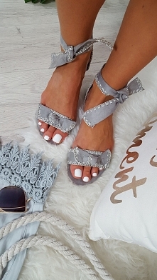 Buciki Virginia komu wpadły...