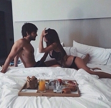 Myślę, że najważniejszą rzeczą w życiu jest spotkać kogoś...
Kogoś kto sprawi, że nabierze ono sensu...
I każdego dnia będziesz wiedzieć, że twoje serce bije dla tej jedynej oso...