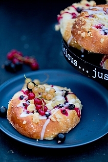 DROŻDŻÓWKI Z PORZECZKAMI I KRUSZONKĄ