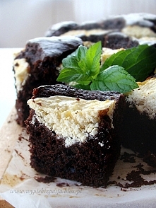 Czekoladowo-kawowe ciasto z serowymi ciapkami