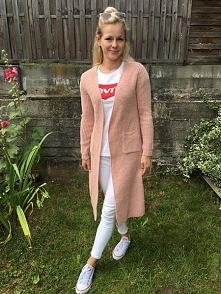 Wysokiej jakości swetry włoskie nie mechaca się można prać w pralce dostępne inne kolory rozmiar uniwersalny cena 99 pln +koszt dostawy kontakt : 503063614 pavo165@wp.pl