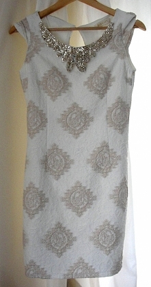 Sprzedam sukienkę w rozmiar...