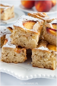 Owsiane ciasto z brzoskwiniami
