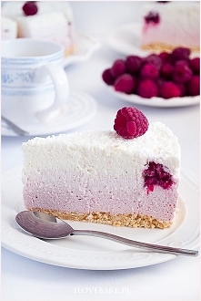 Sernik kokosowy z malinami