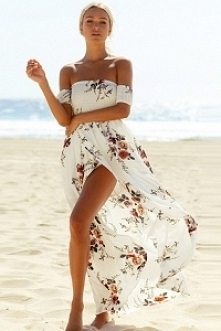 Plażowa sukienka maxi w bardzo modne kwiaty ! kliknij zdjęcie a dojdziesz do sklepu :) mohho.pl