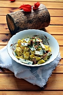 Łazanki w śmietanowym sosie kurkowym zakrapiane wytrawnym cydrem