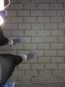 Drugi dzień biegania za mną :)
Jestem zmęczona, ale również szczęśliwa (chociaż mam wrażenie, że mi nogi odpadną).
Postanowiłam w końcu ruszyć tyłek i zacząć coś dla siebie robi...