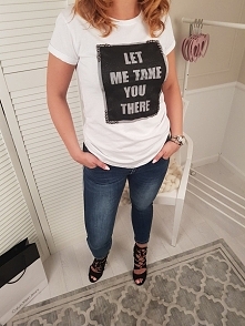 Biały T-shhirt z dużym czarnym nadrukiem

Rozmiar S

Szerokość biust: 45cm
Długość całkwita : 66cm

Modelka nosi rozmiar M wzrost 173 cm.