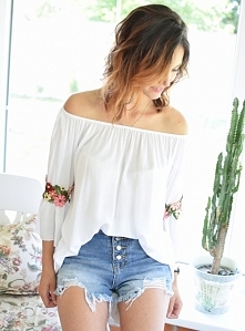 Bluzka haft LATINA biała.
Ottanta - sklep online