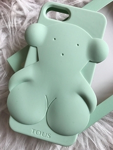 Witam, mam do sprzedania nowe Etui TOUS Rubber Bear na Iphone 7 :))) Materiał: silikon Kolor: zielony Wymiary: 14 x 9,1 x 1 cm Link do Allegro w komentarzu!!!