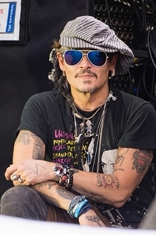 Takiego Johnny'ego lubię najbardziej :-) No i oczywiście jako Jacka Sparrowa...ups, miałam na myśli KAPITANA Jacka Sparrowa ❤