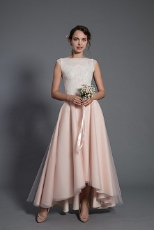 Bluzka z tiulu elastycznego i koronki B110. Ecru