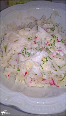 Surówka z kalarepy z rzodkiewką i ziołami