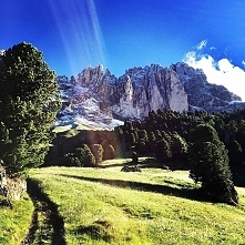 Enjoying such an amazing view while going to work... simply priceless. Pic: @rifugiopertini #dolomitisupersummer #dolomiti #dolomites #emotionmakers #mondaymood #motivation #mou...