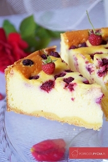 Sernik z malinami