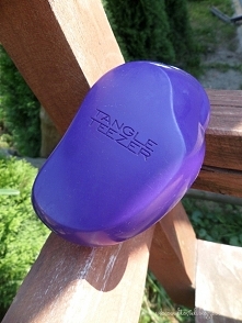 Dzisiaj przedstawię wam wady i zalety dwóch szczotek -
najpopularniejszej szczotki Tangle Teezer oraz szczotki z włosia dzika. Zapraszam! wlosowyktosiek.blogspot.com