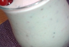 Wieloowocowy koktajl na jogurcie naturalnym brzoskwinie 2 szt, owoce 2 szt,nektarynki morele 3 szt, jabłko 1 szt, porzeczki czerwone 1/2 szkl, cukier jogurt naturalny 600 ml Brz...